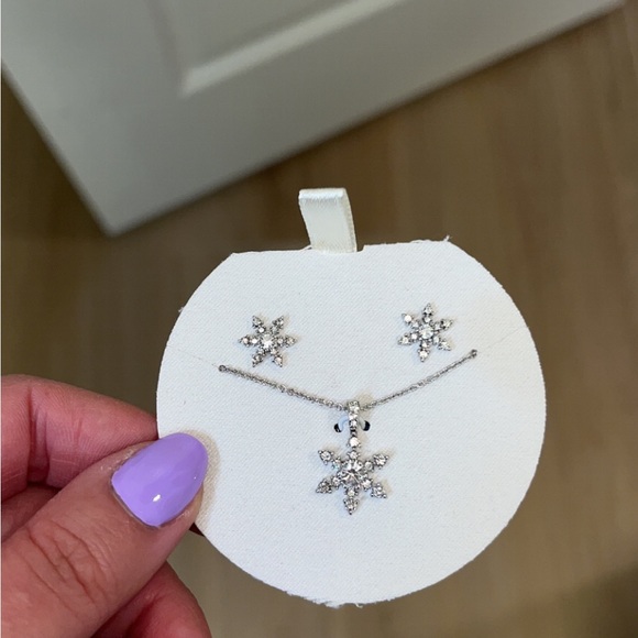 Sterling silver snowflake necklace and earrings set - Picture 2 of 2